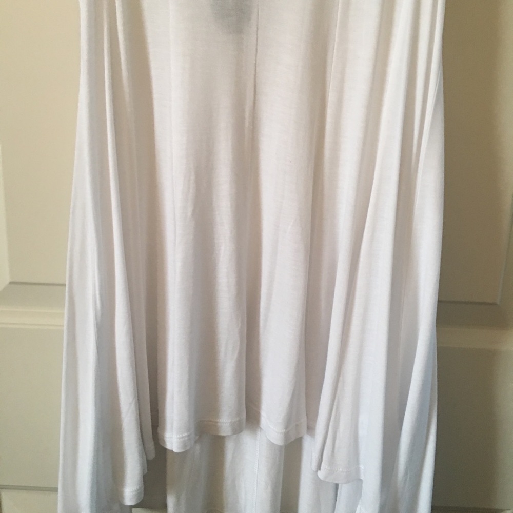 White flowy top - Picture 3 of 4